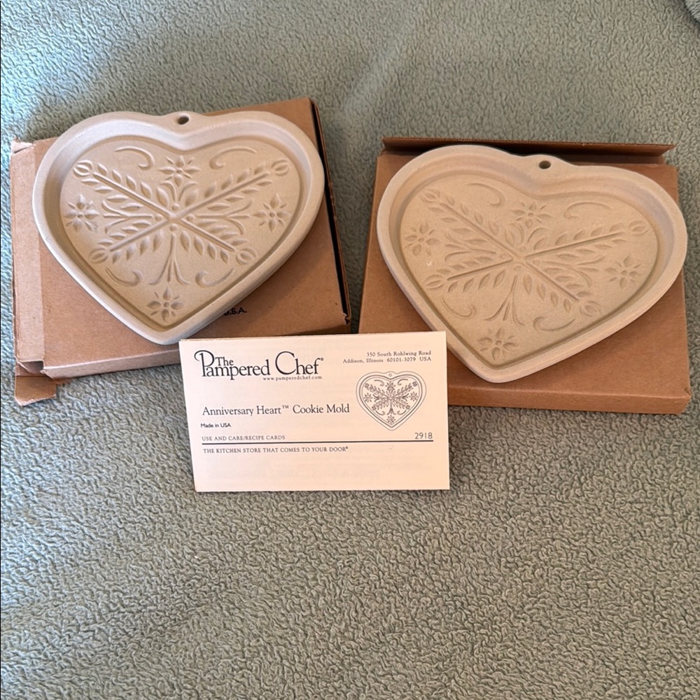 The Pampered Chef Tan Anniversary Heart Cookie Mold